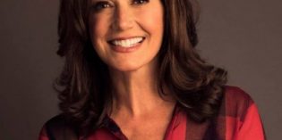 Amy Grant comes to the Fruit Yard Amy Grant comes to the Fruit Yard