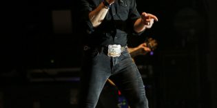Justin Moore Show the Redneck Side of Him at the Fruityard Justin Moore Show the Redneck Side of Him at the Fruityard